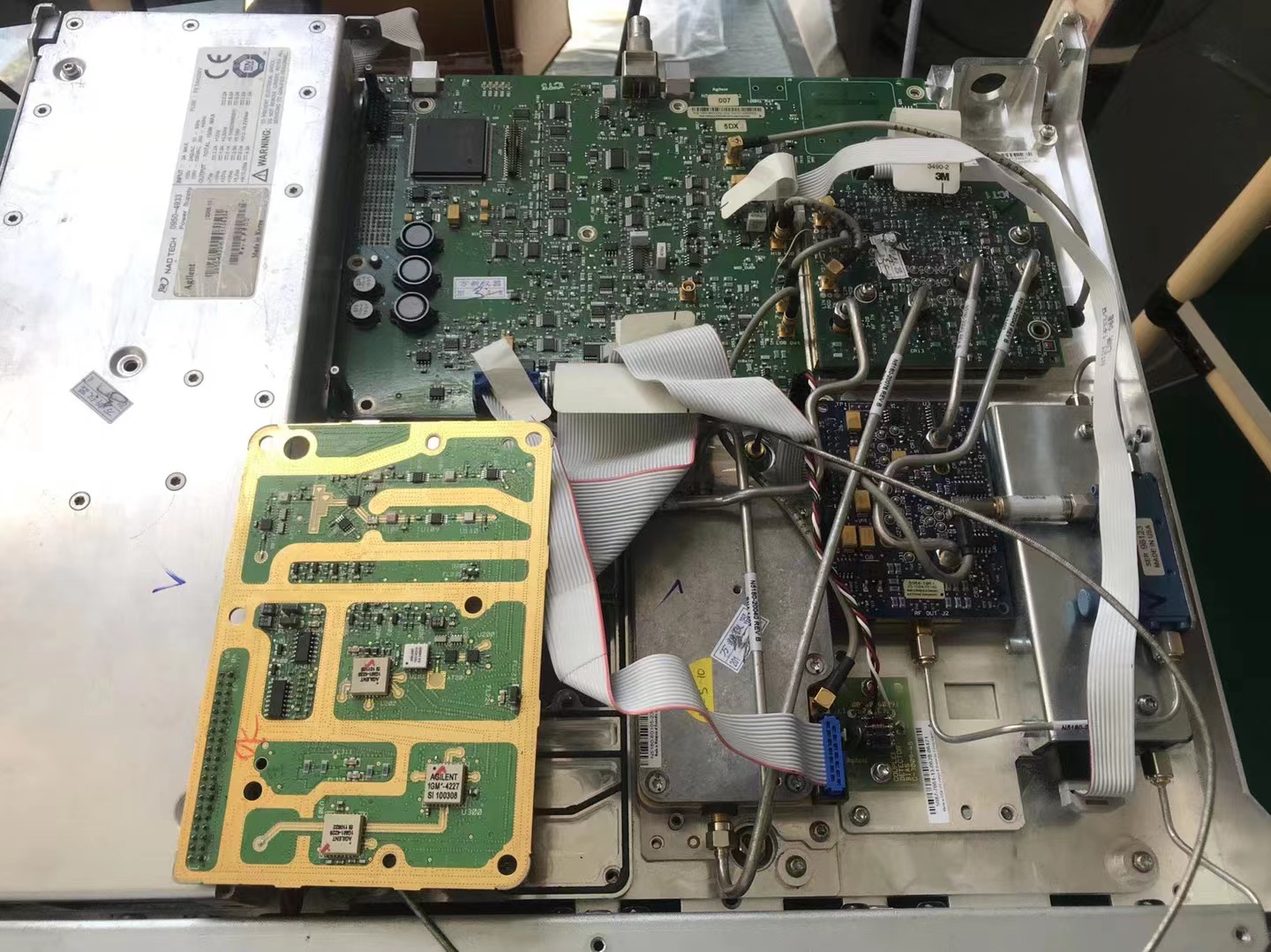 62cccb8ab838a.jpg 維修信號(hào)源RS主板.jpg