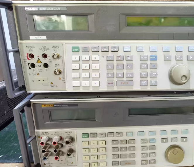 6397cffecdc4b.png 校準(zhǔn)儀FLUKE5500A 5520A.png